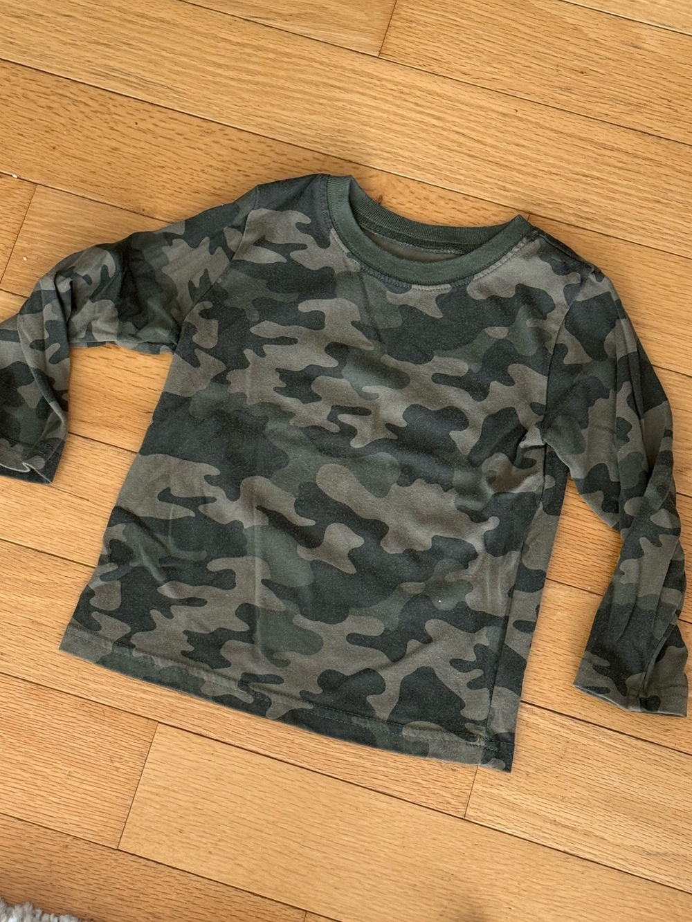 Garanimals Boys Long Sleeve Camo Tee in Green and Black Size 3T